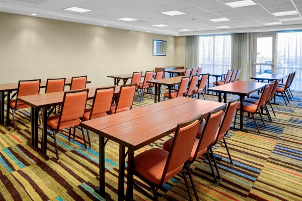 Fairfield Inn & Suites by Marriott Hollister image 21